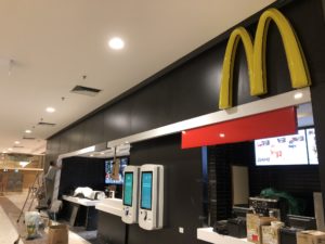 ACM, Luminosos, Totens, Letreiros, Paineis, Pórticos, Placas, peças em acrílico, iluminação por LED, tudo isso você encontra n PH Visual.