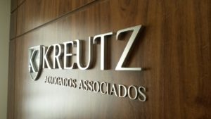 Revestimentos , painéis, pórticos. e placas de ACM, totens, luminosos. letreiros. peças em acrílico, cenografia de eventos, iluminação de LED, aço inox, isso e muito mais você encontra na PH Visual Porto Alegre.
